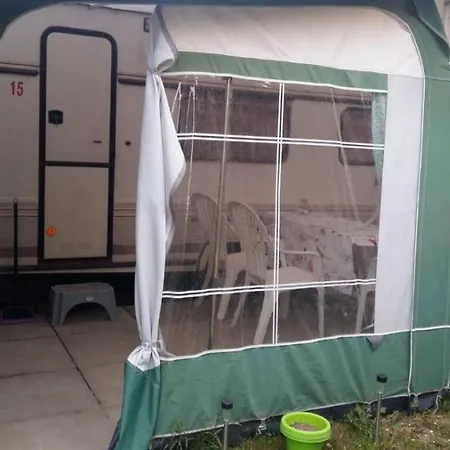 Caravans Magda キャンプ場 *