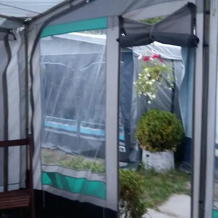 Caravans Magda キャンプ場 *