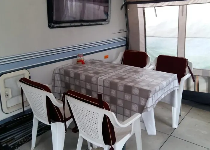 营地 Caravans Magda 尼彻兹