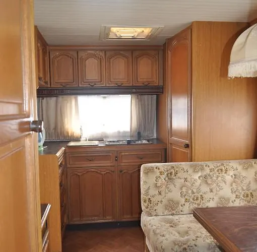 Parque de Campismo Caravans Magda *